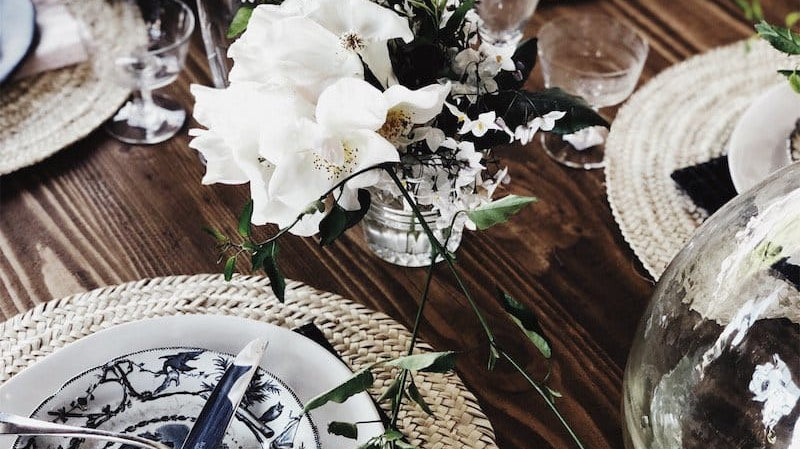 A Beginner's Guide to Buying Dinnerware - elsie green