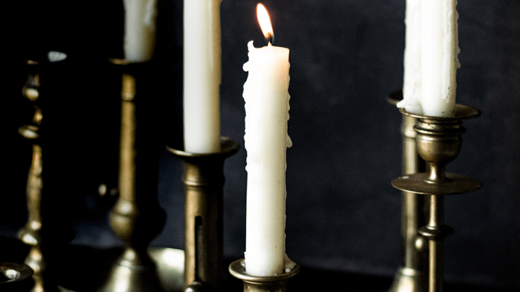 A Simple Guide to Candle Etiquette - elsie green