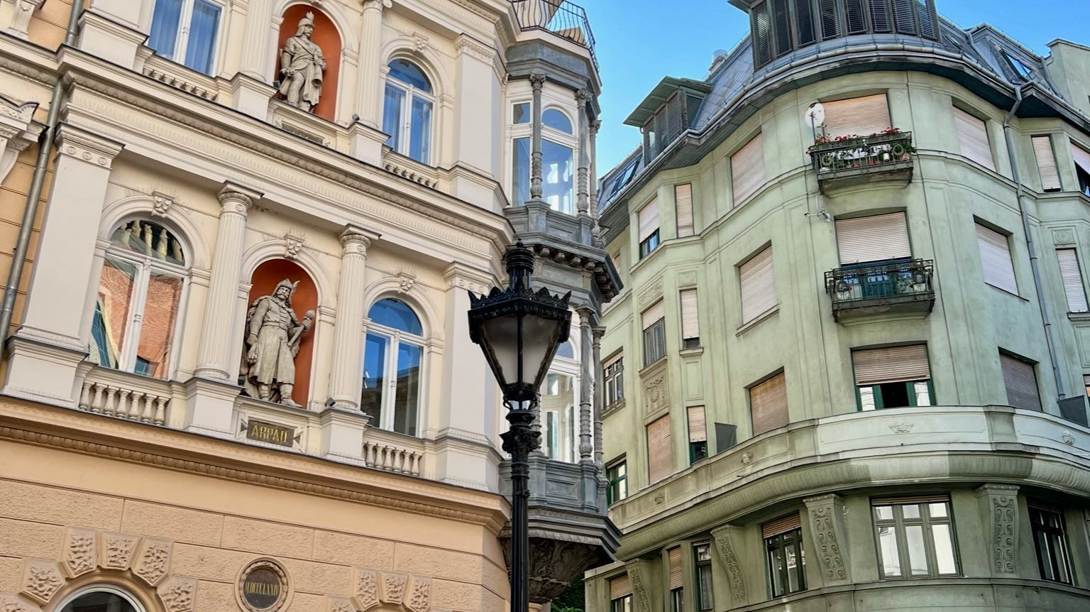 Shop Gal Guide | March 2025 - elsie green