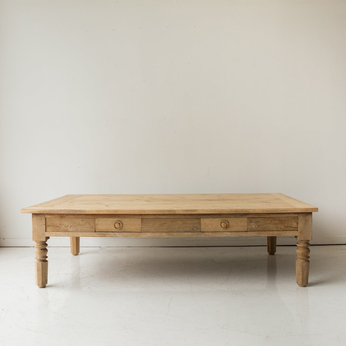 Grande Turned Leg Coffee Table - elsie green - furniture