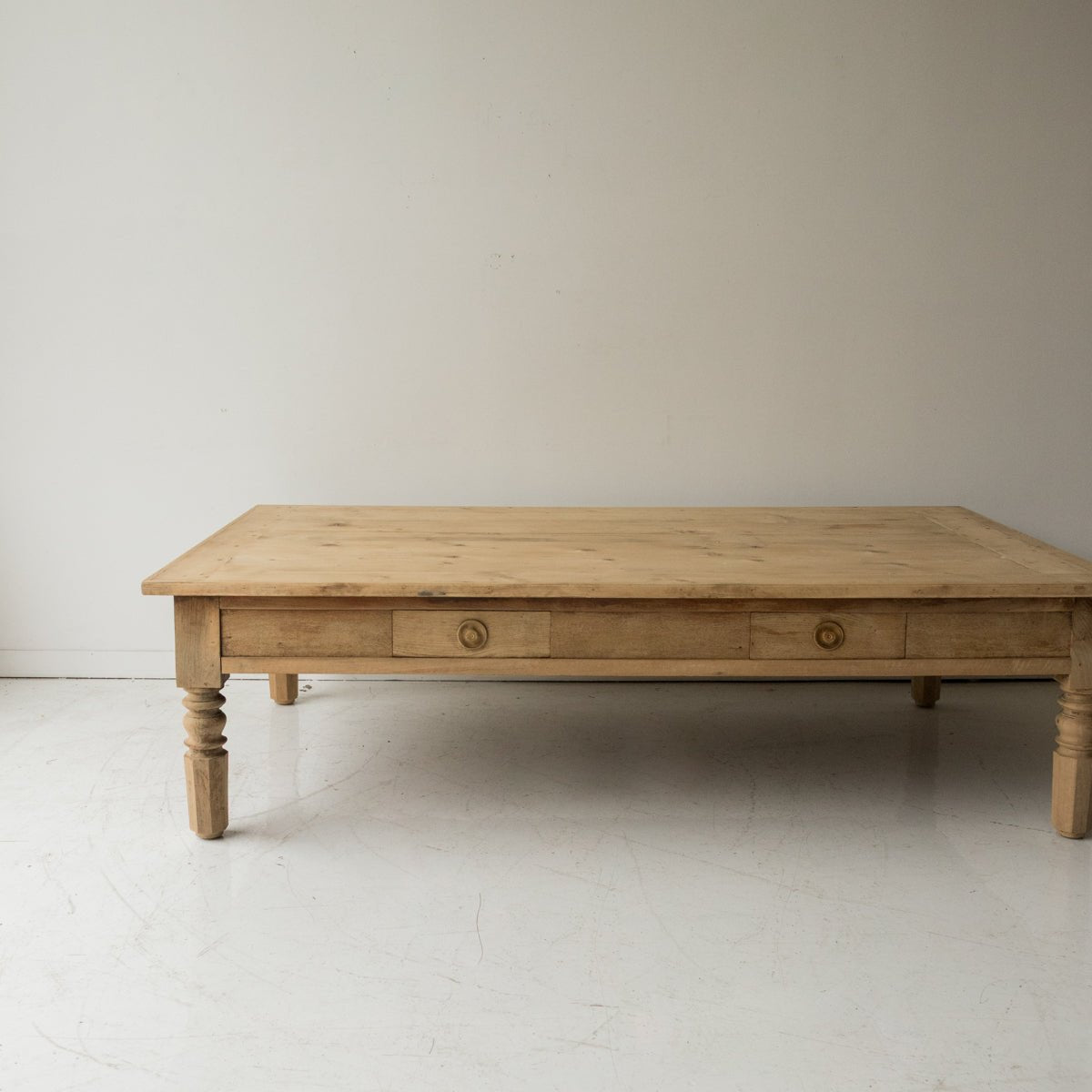 Grande Turned Leg Coffee Table - elsie green - furniture
