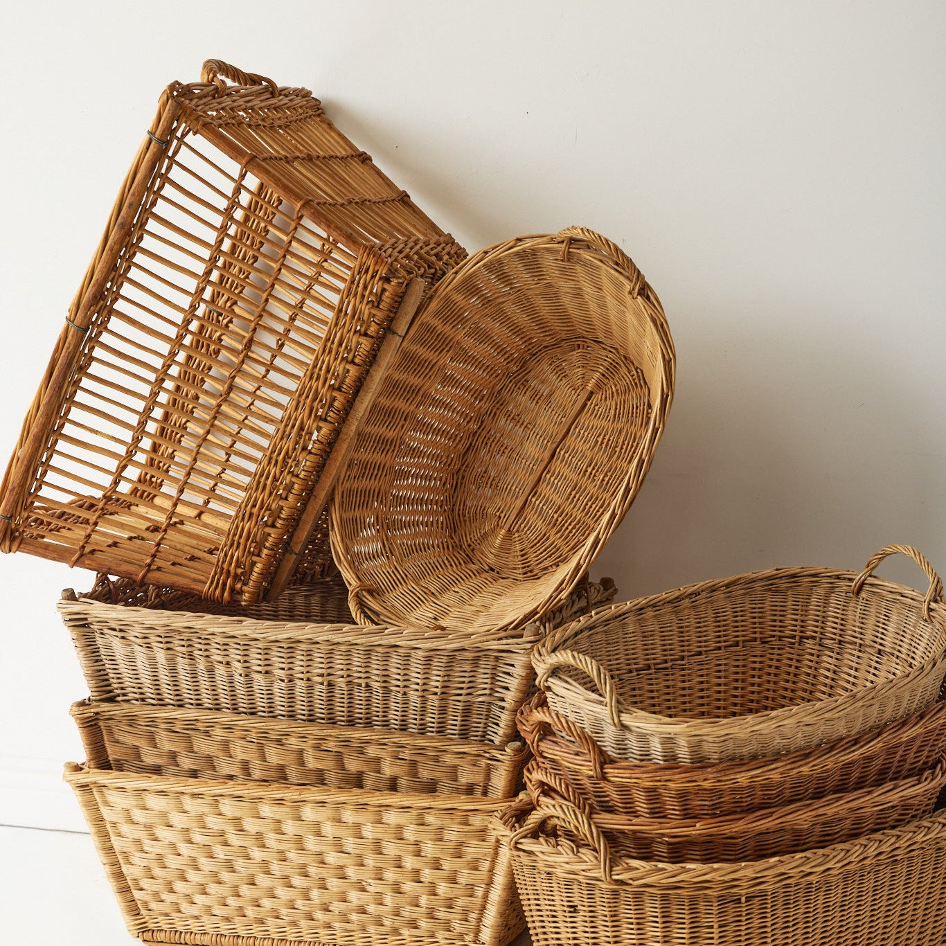 Oval French Laundry Day Basket - elsie green - Decor