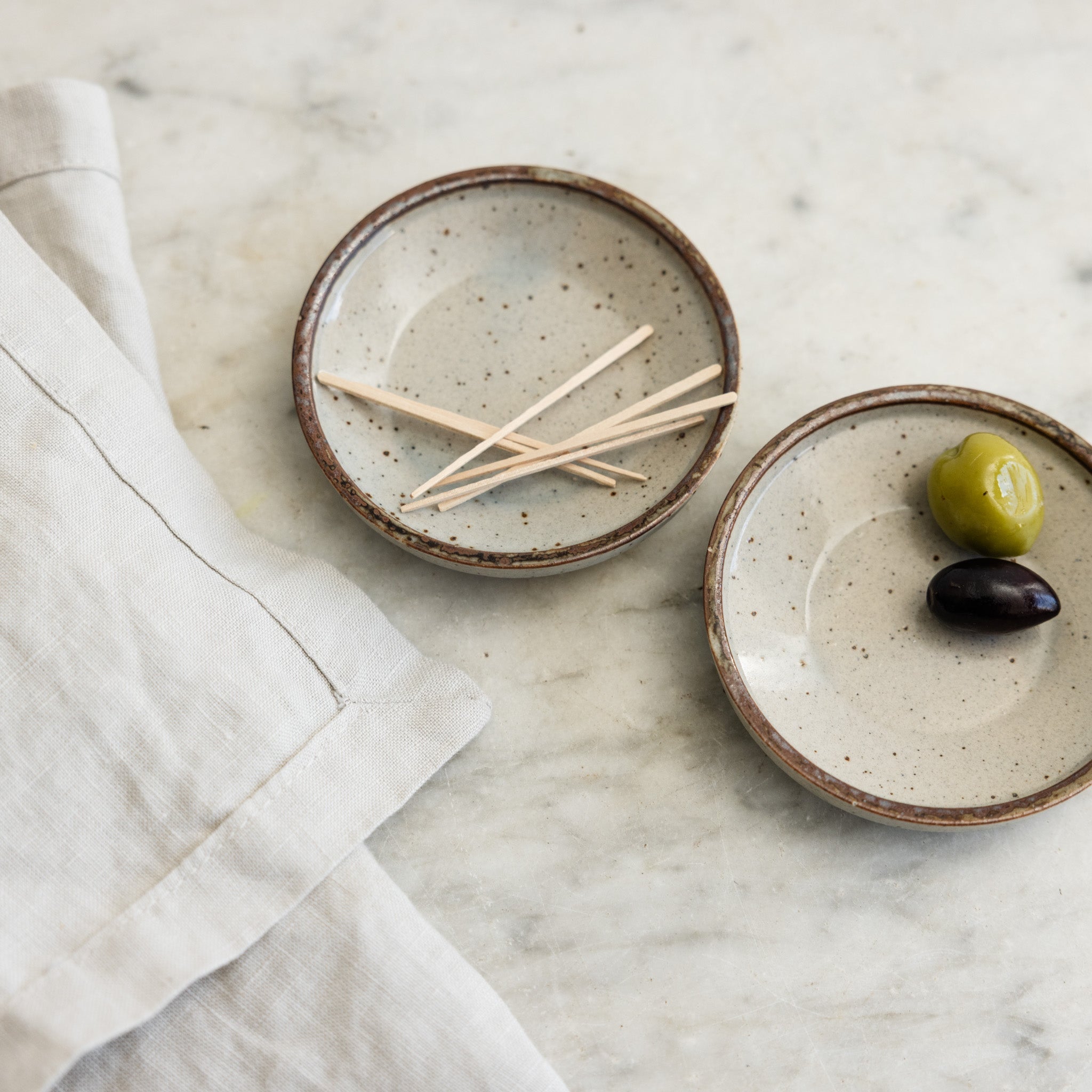 Pair of Petite Stoneware Plates - elsie green - the french kitchen