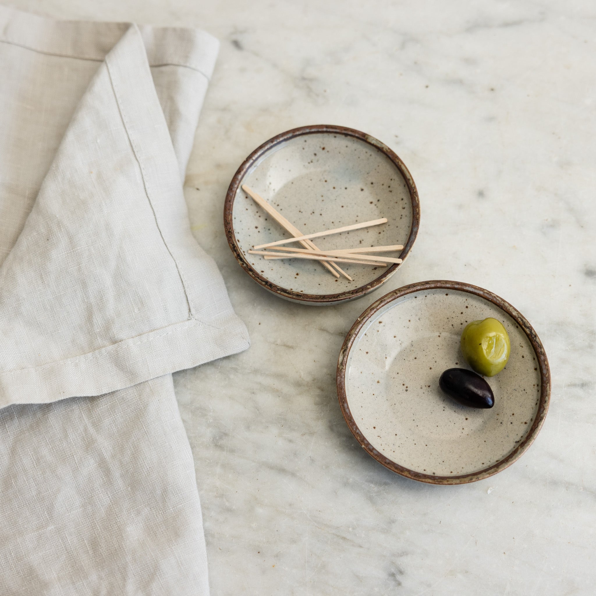 Pair of Petite Stoneware Plates - elsie green - the french kitchen