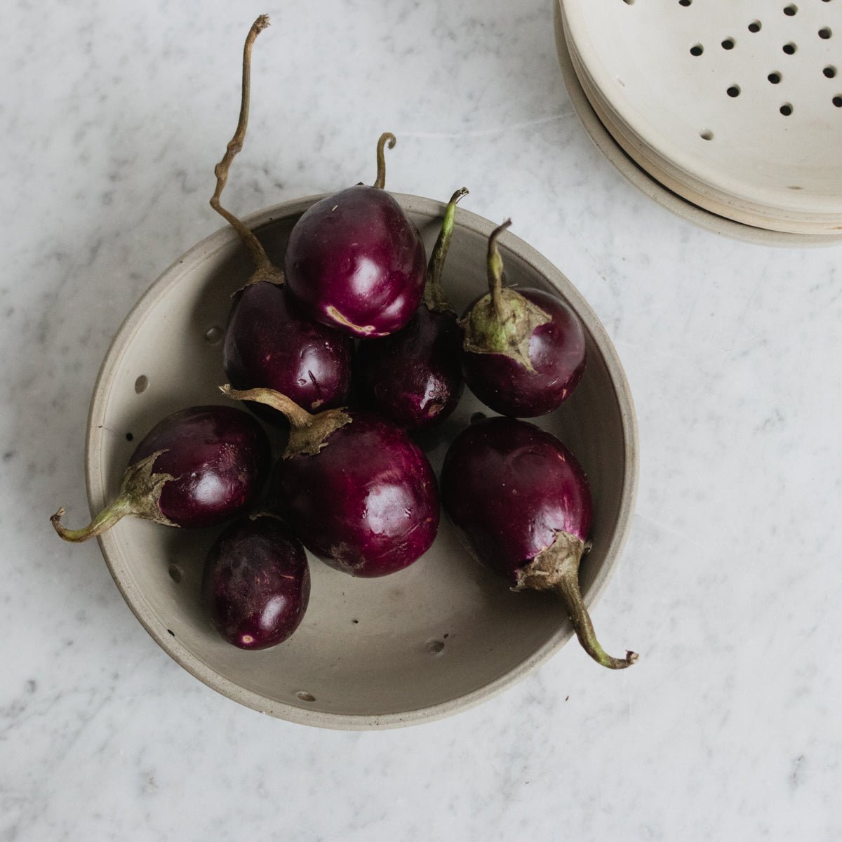 Stoneware Berry Bowl - elsie green - the french kitchen