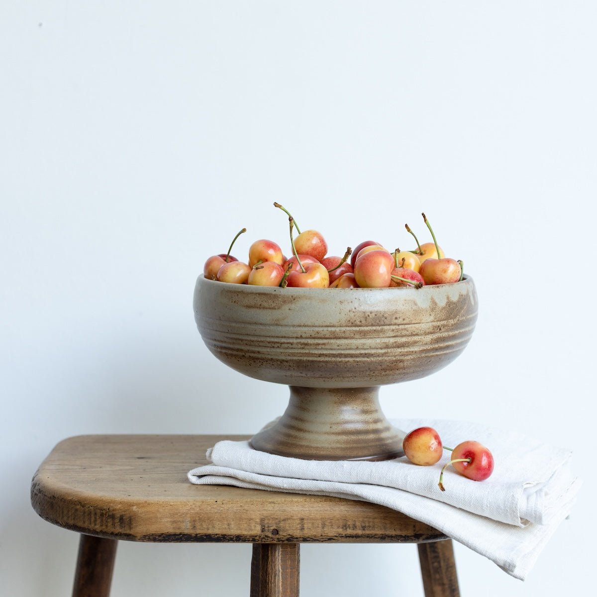 Vallauris Stoneware Serving Bowl - elsie green - The French Kitchen