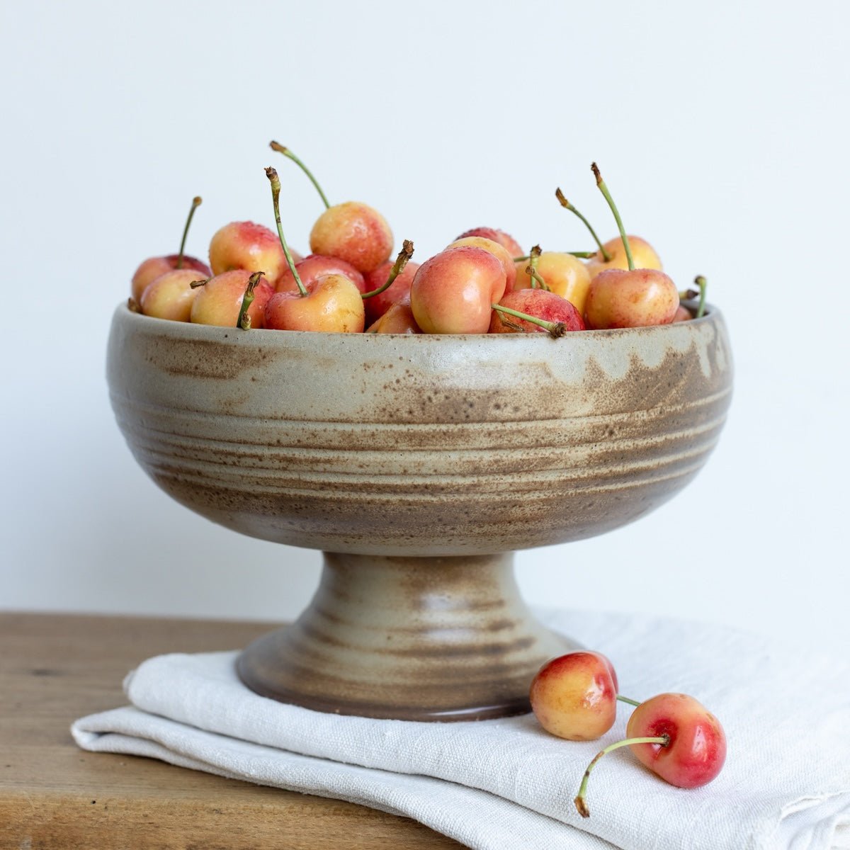 Vallauris Stoneware Serving Bowl - elsie green - The French Kitchen