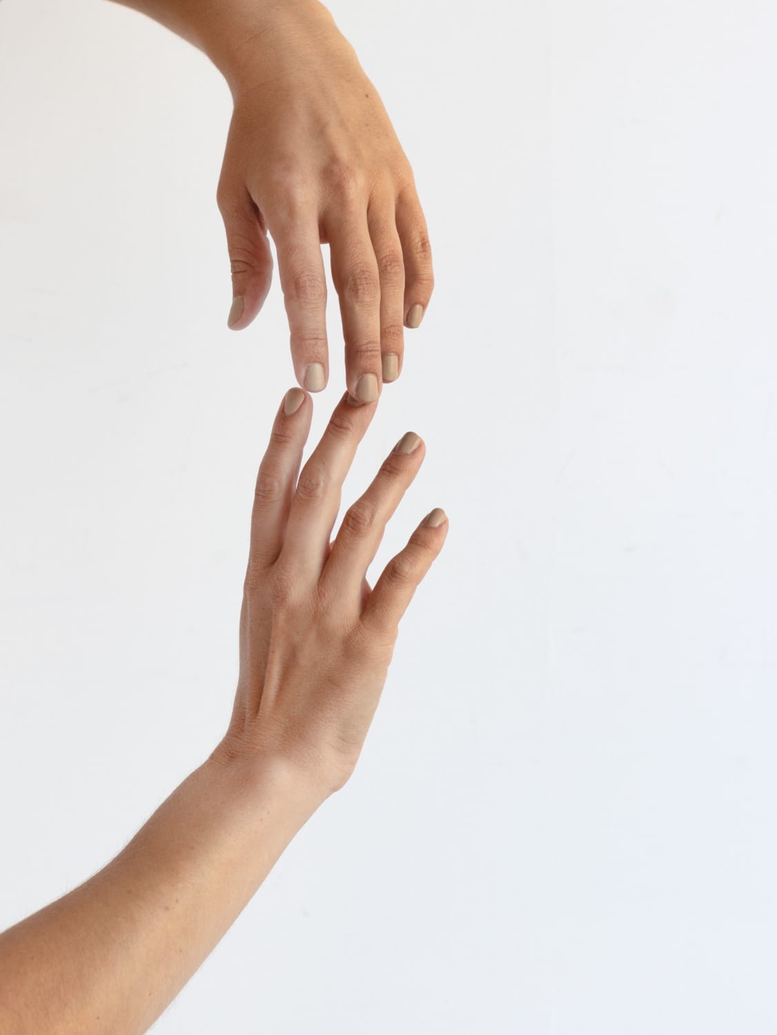 Our Favorite Shades for Summer Nails - elsie green