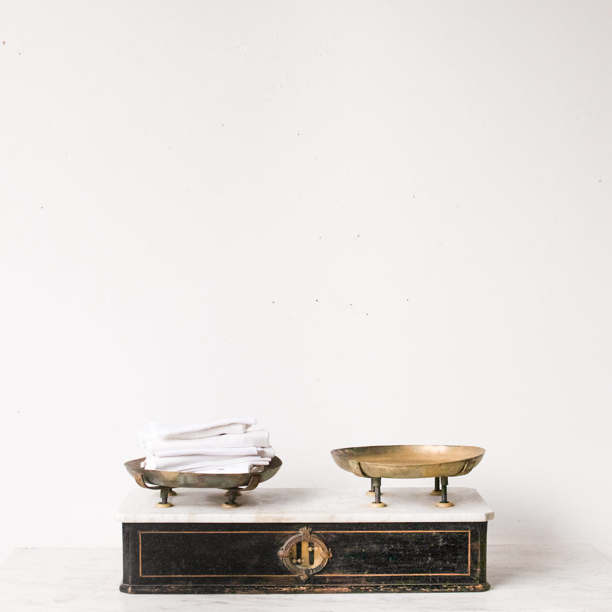 Napoleon III Scale with Brass Balancing Plates - elsie green