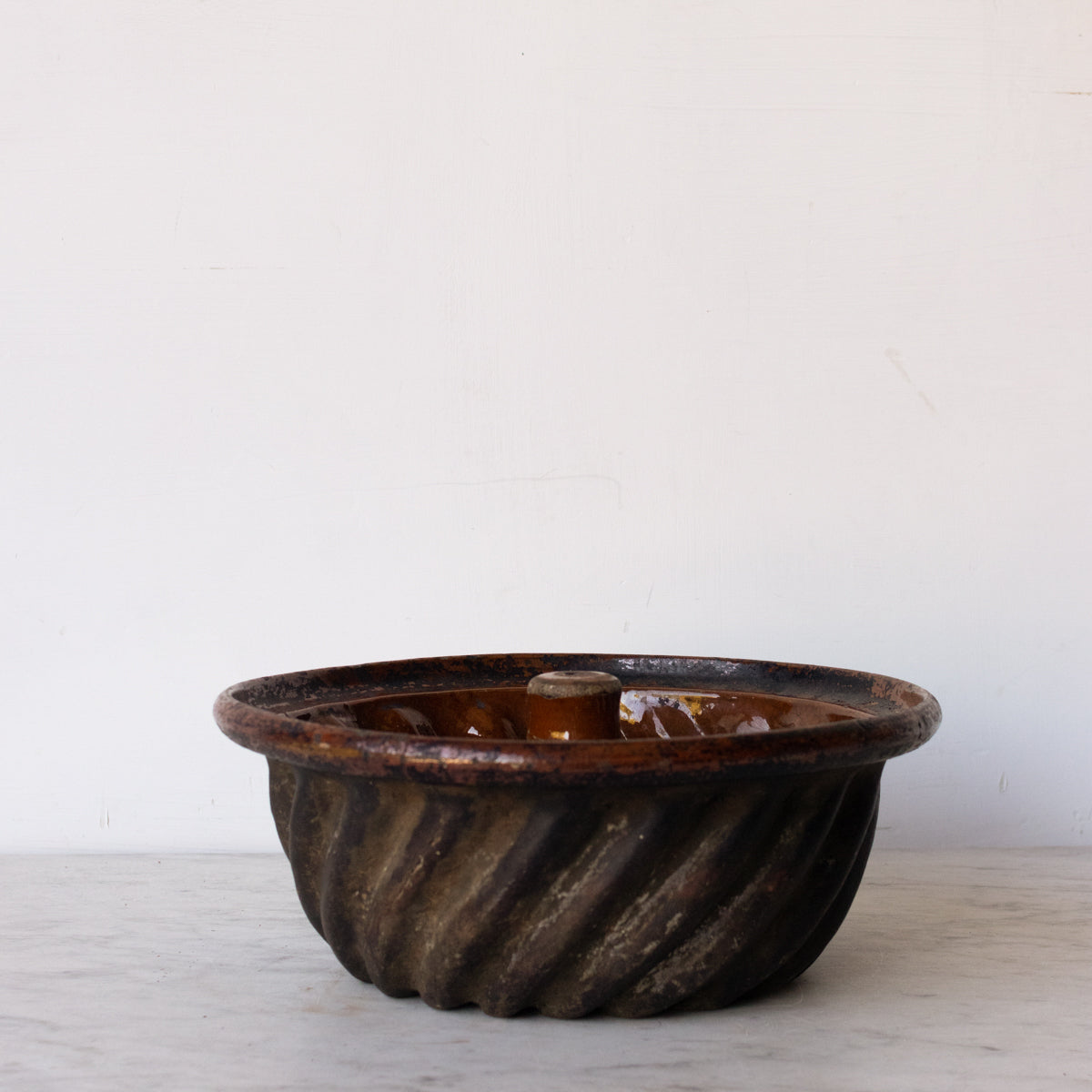 Antique Brown Stoneware Pottery Bundt Pan Mold Approx. 10 Inch