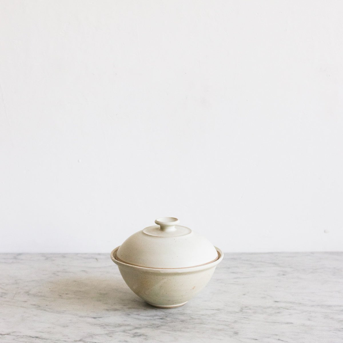 Hand Made Stoneware Bowl with Lid | Bob Dinetz - elsie green - The French Kitchen