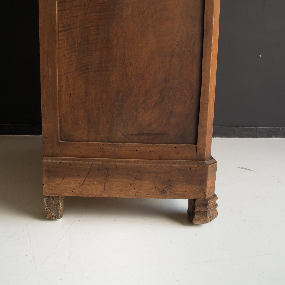 Louis Philippe Burlwood Vitrine - elsie green - furniture