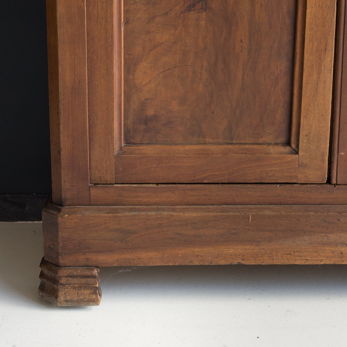 Louis Philippe Burlwood Vitrine - elsie green - furniture
