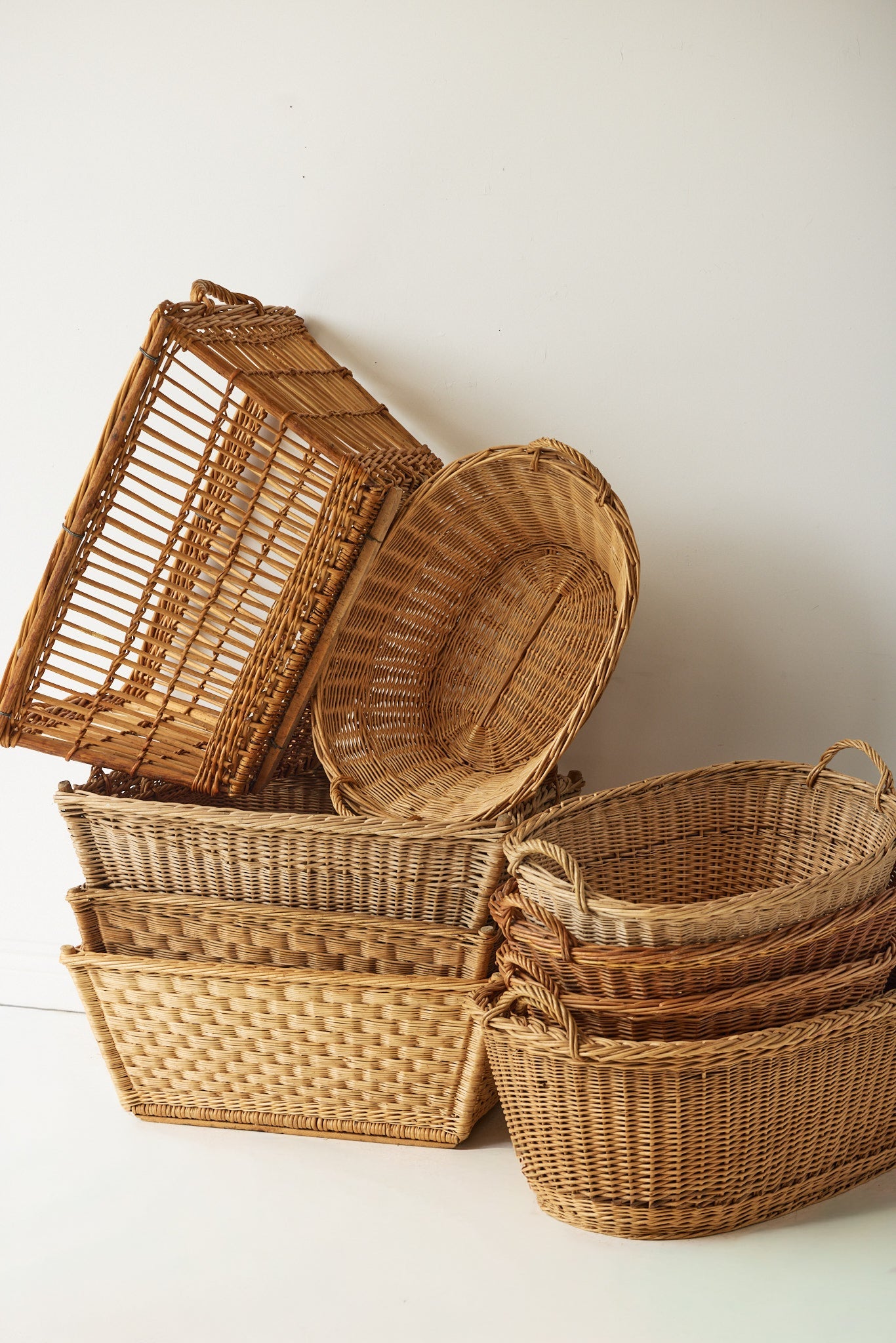 Oval French Laundry Day Basket - elsie green - Decor