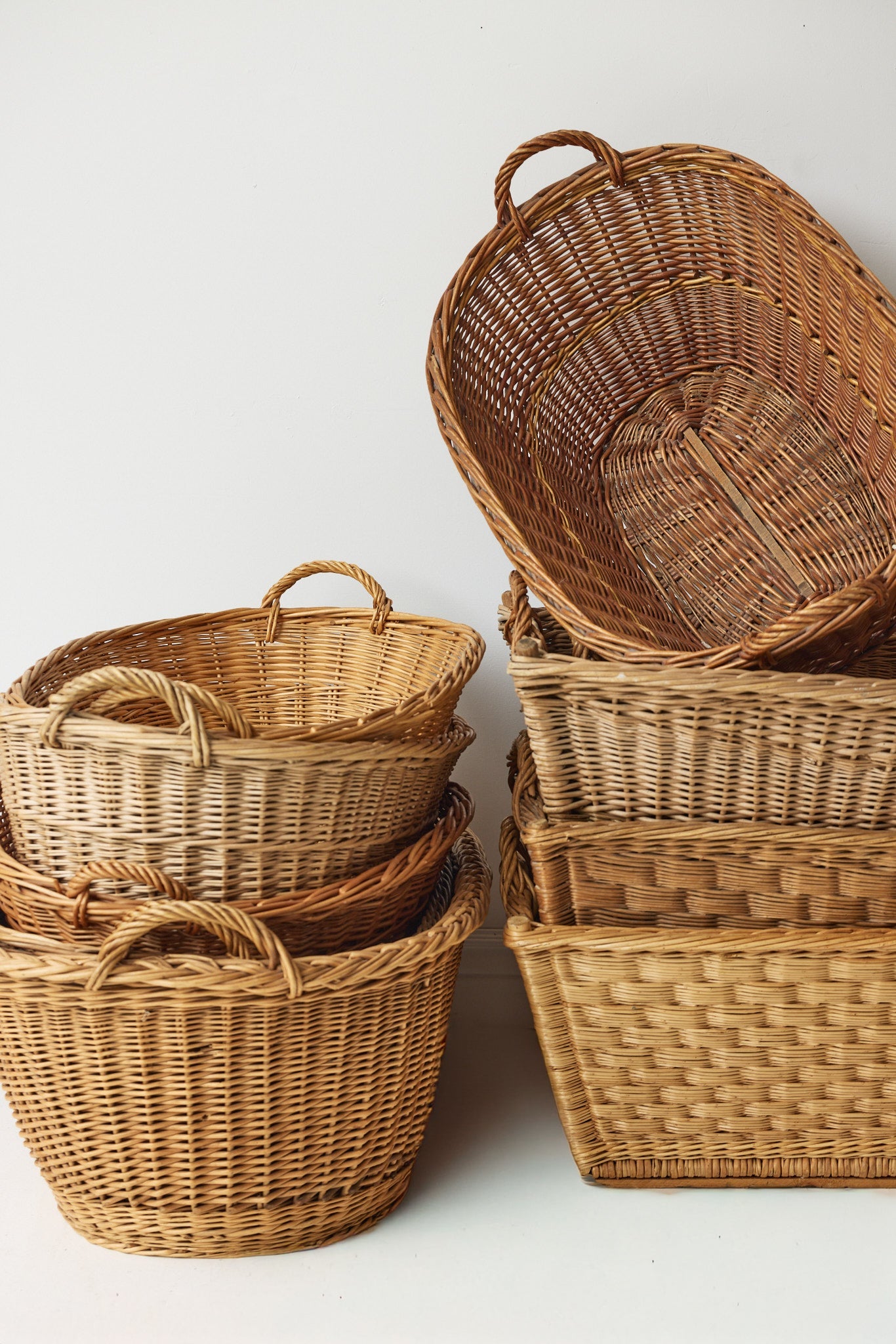 Oval French Laundry Day Basket - elsie green - Decor