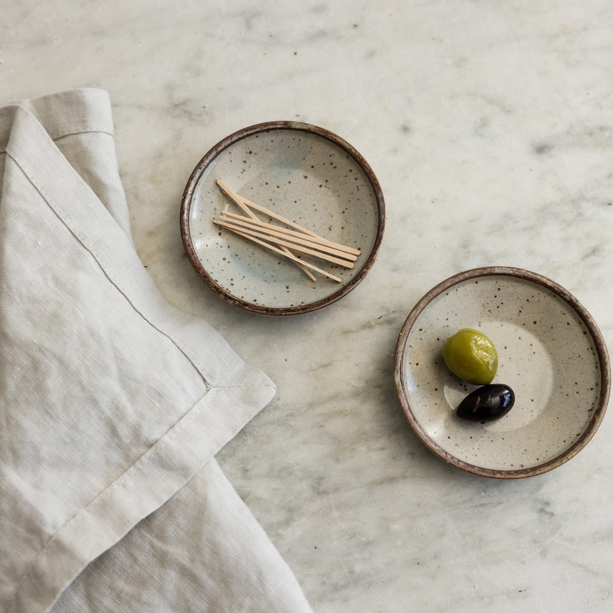 Pair of Petite Stoneware Plates - elsie green - the french kitchen