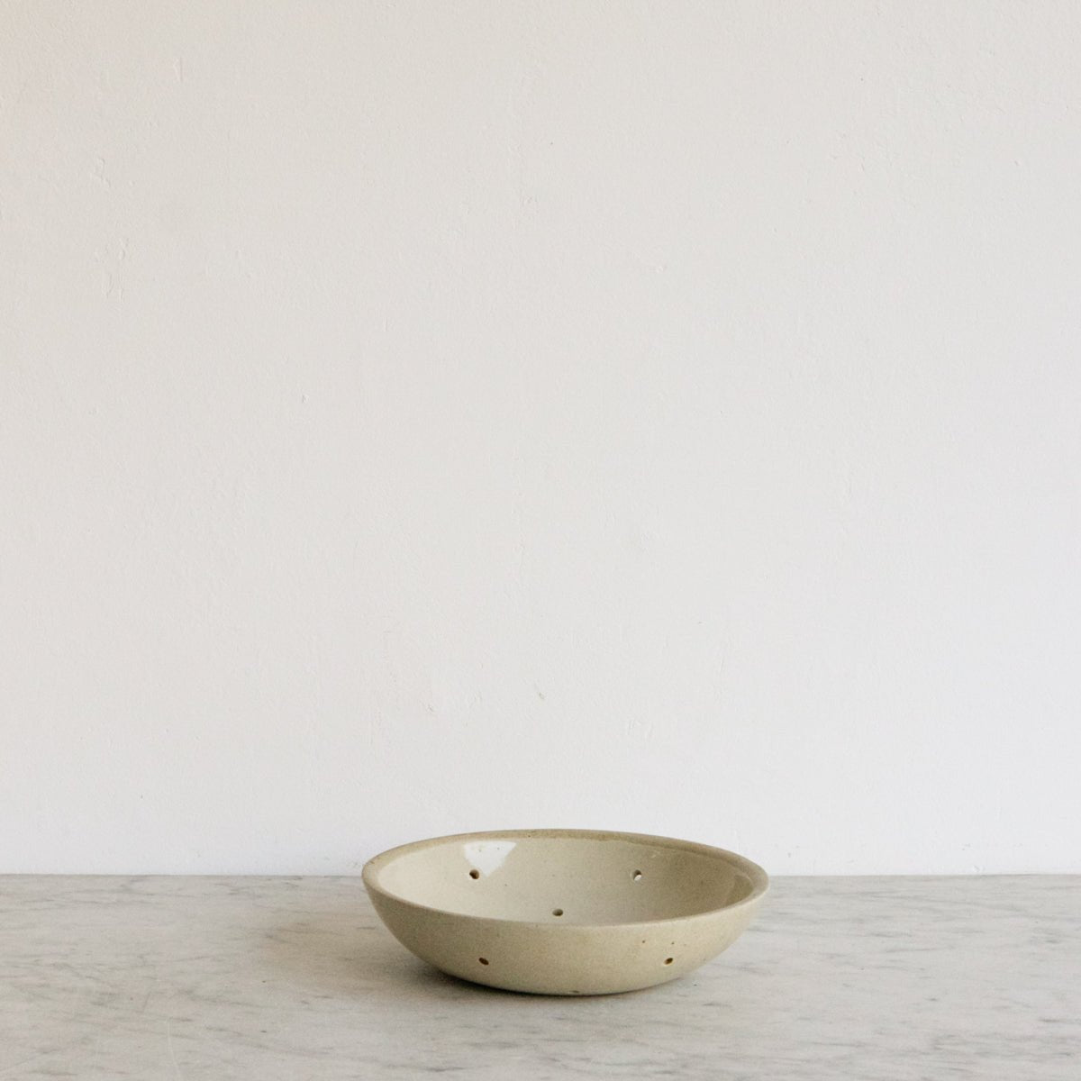 Stoneware Berry Bowl - elsie green - the french kitchen
