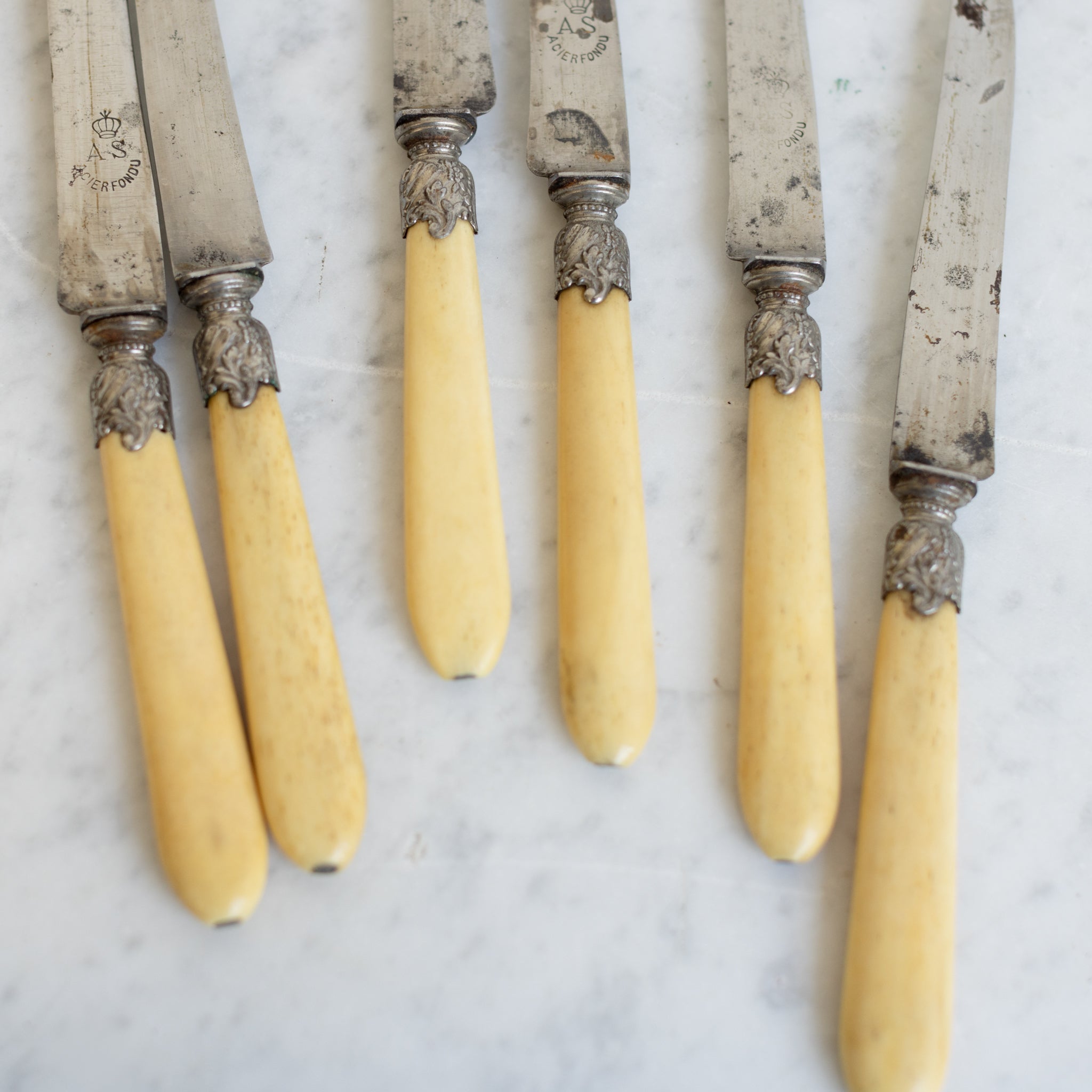 Stoneware Crock & Bone Knife Set of 6 - elsie green - the french kitchen