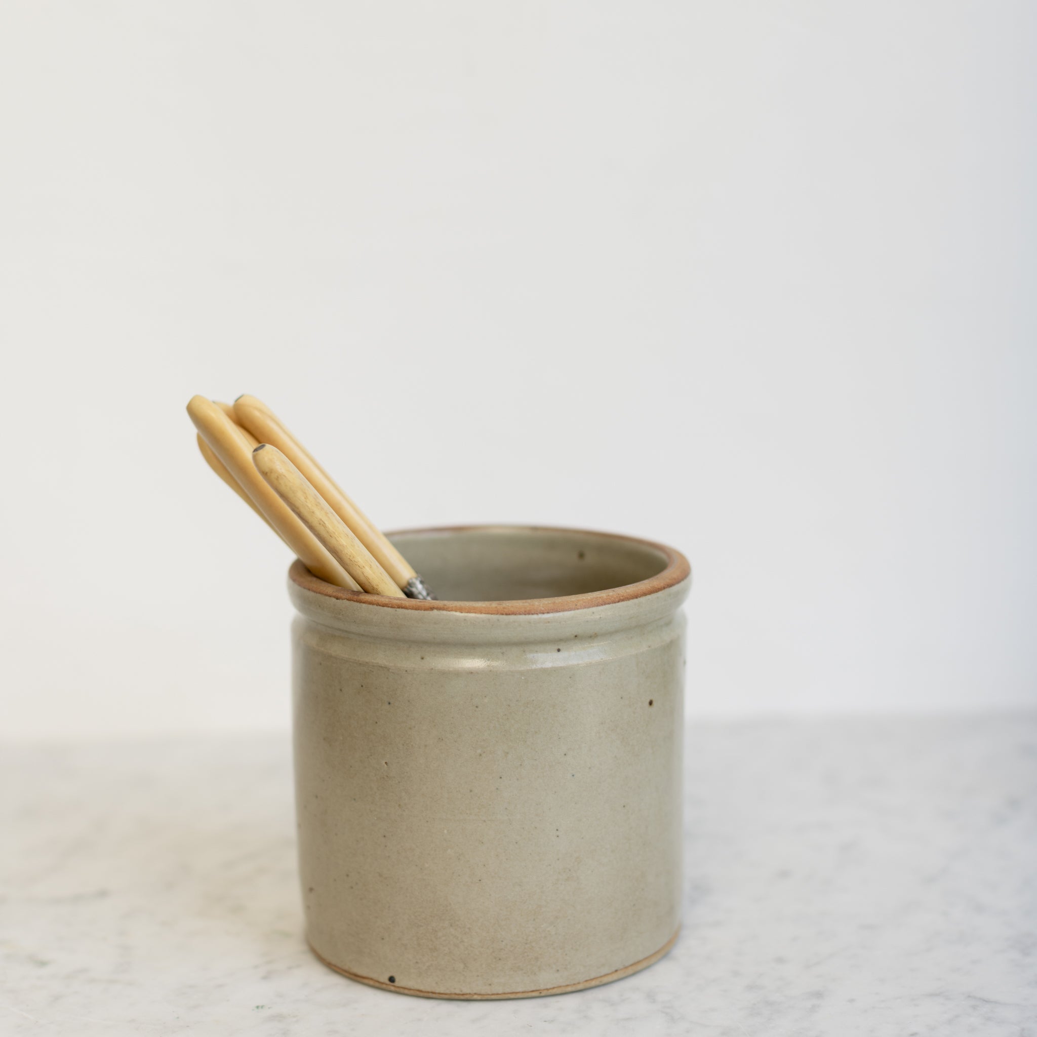 Stoneware Crock & Bone Knife Set of 6 - elsie green - the french kitchen