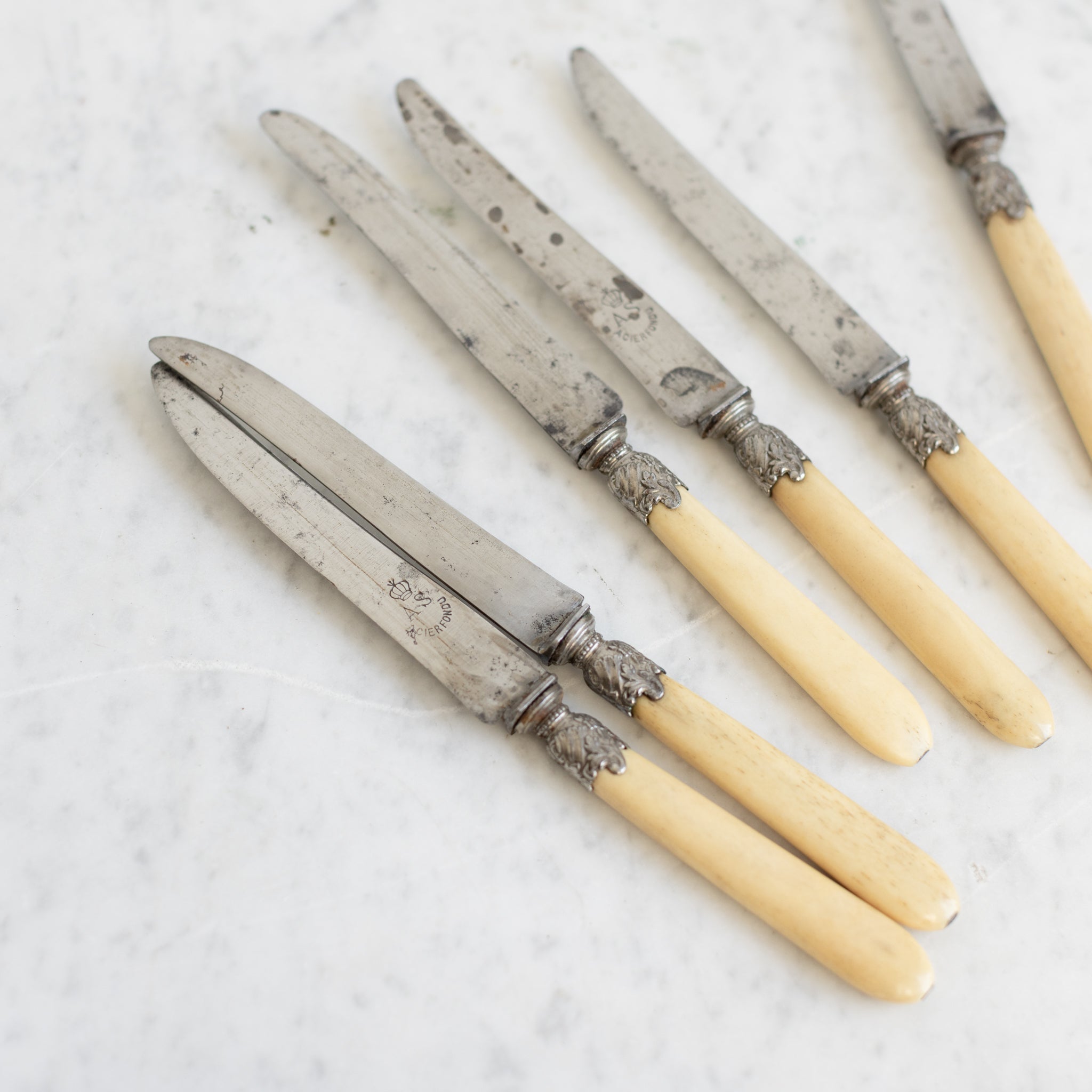 Stoneware Crock & Bone Knife Set of 6 - elsie green - the french kitchen