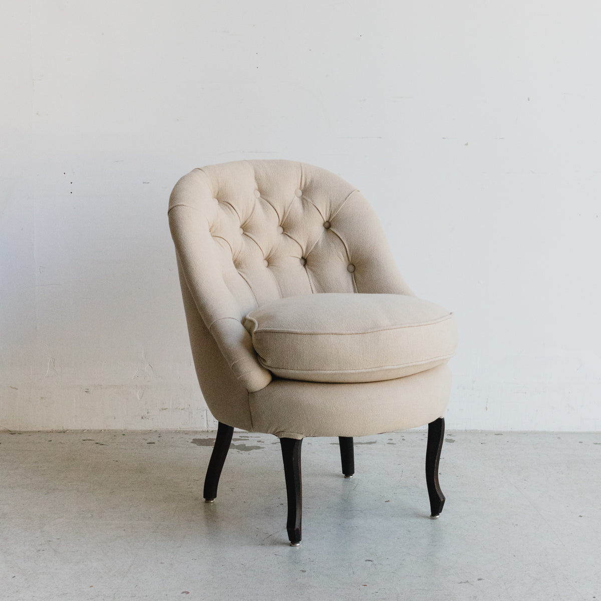 Tufted Linen Crapaud Chair - elsie green