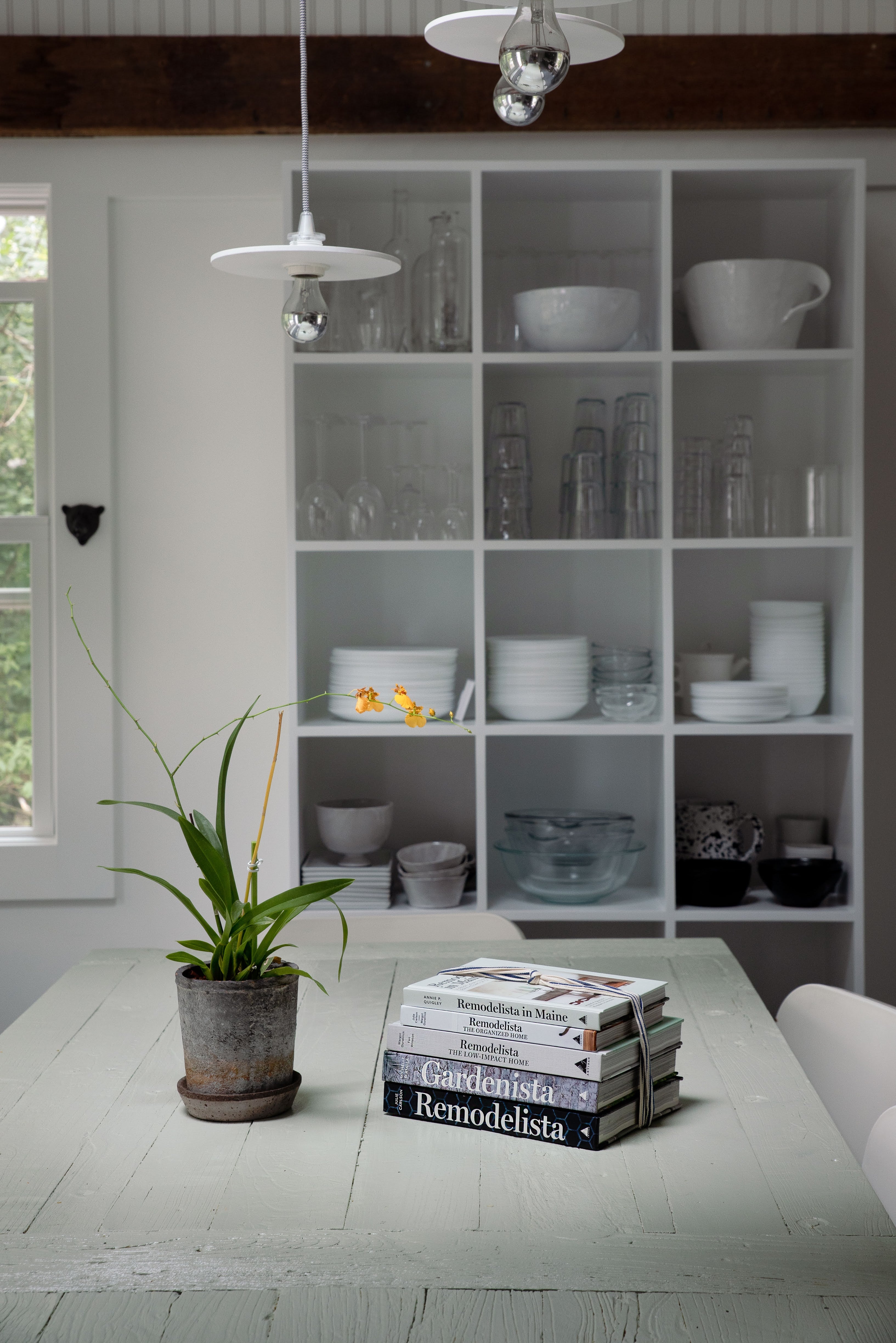 DIY: White-Painted Knife Block - Remodelista