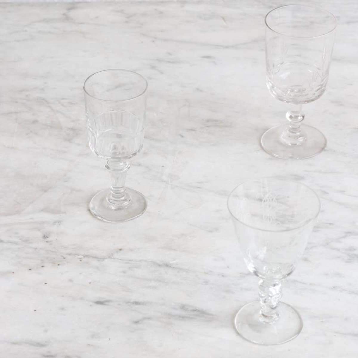https://elsiegreen.com/cdn/shop/products/pair-of-glamorous-vintage-aperitifs-the-french-kitchen-aperitif-appertif-glasses-champagne-coupe-coupes-glass-white-stemware-drinkware-247.jpg?v=1651609183